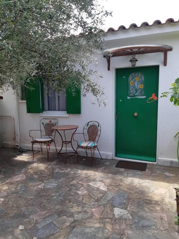 Milopetra Little Guest House