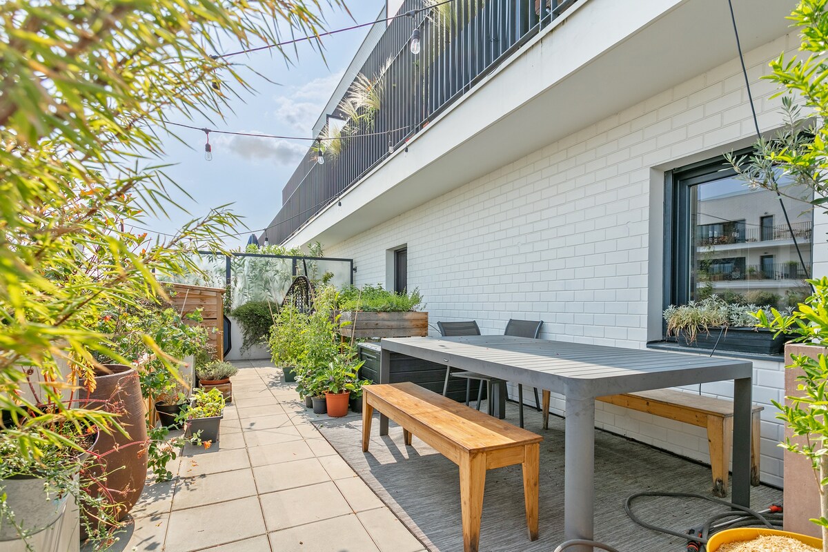 Amazing Terrace & Eiffel Tower view - So Homy!