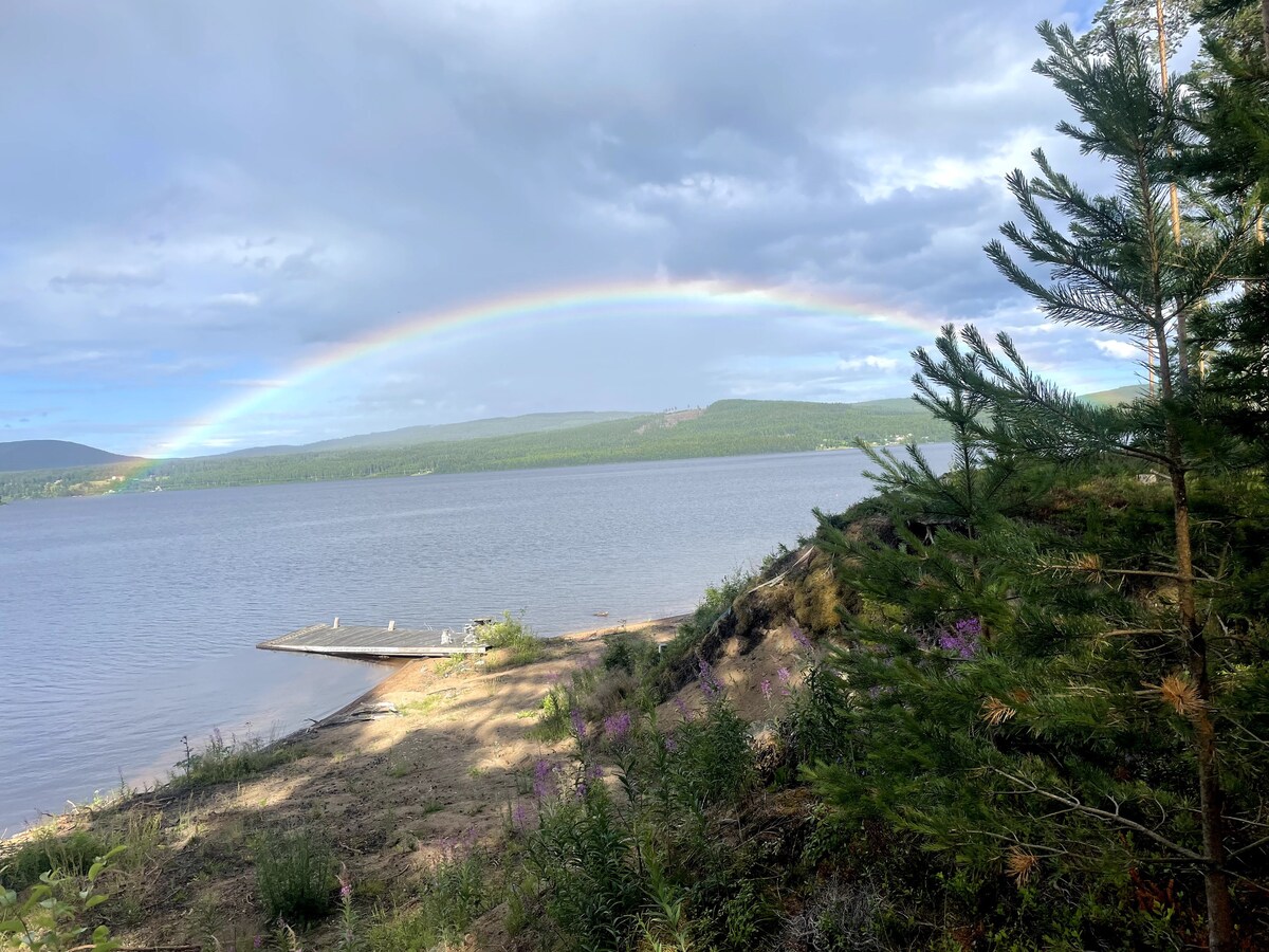 stuga i Järvsö  med egen strand och brygga