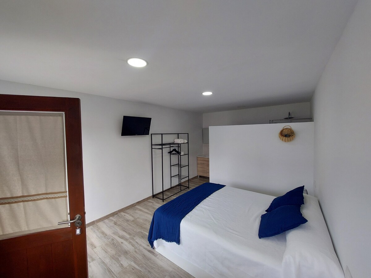 Habitación con acceso al jardín