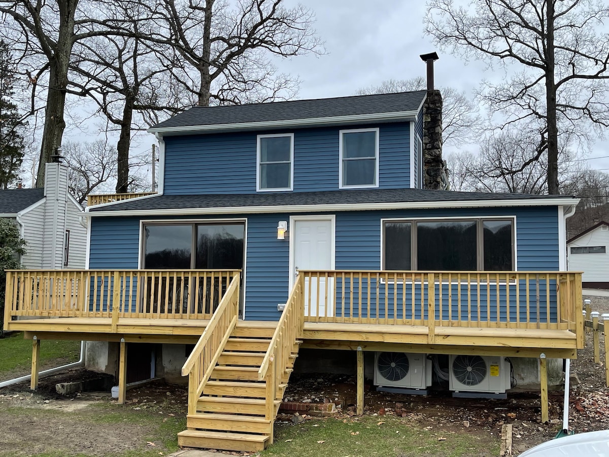 Three Lakefront Homes on One Lot