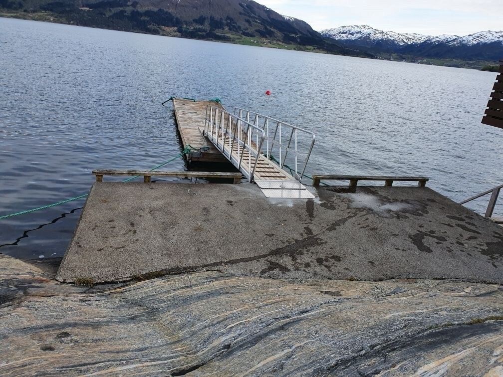 Atlanterhavsveien, fiske, stort feriehus med kai