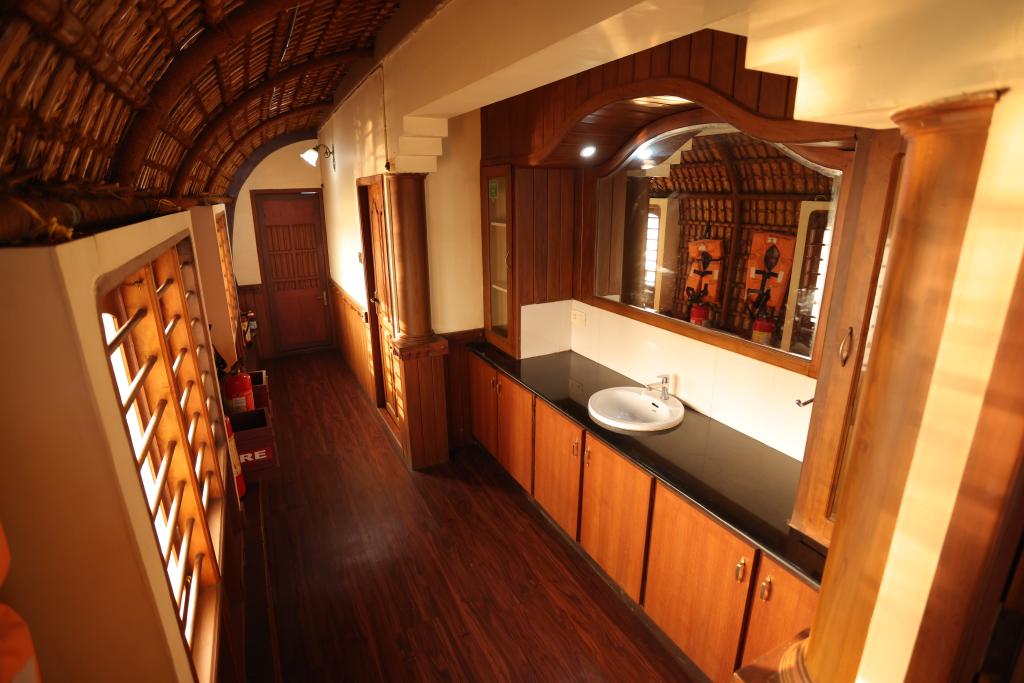 Alleppey的高级船屋（ Premium Houseboat at Alleppey ）