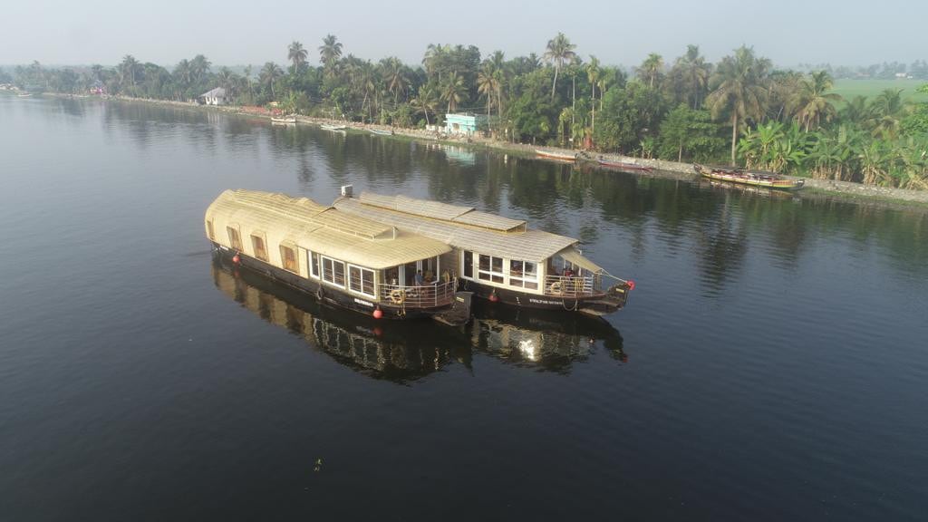 Alleppey的高级船屋（ Premium Houseboat at Alleppey ）