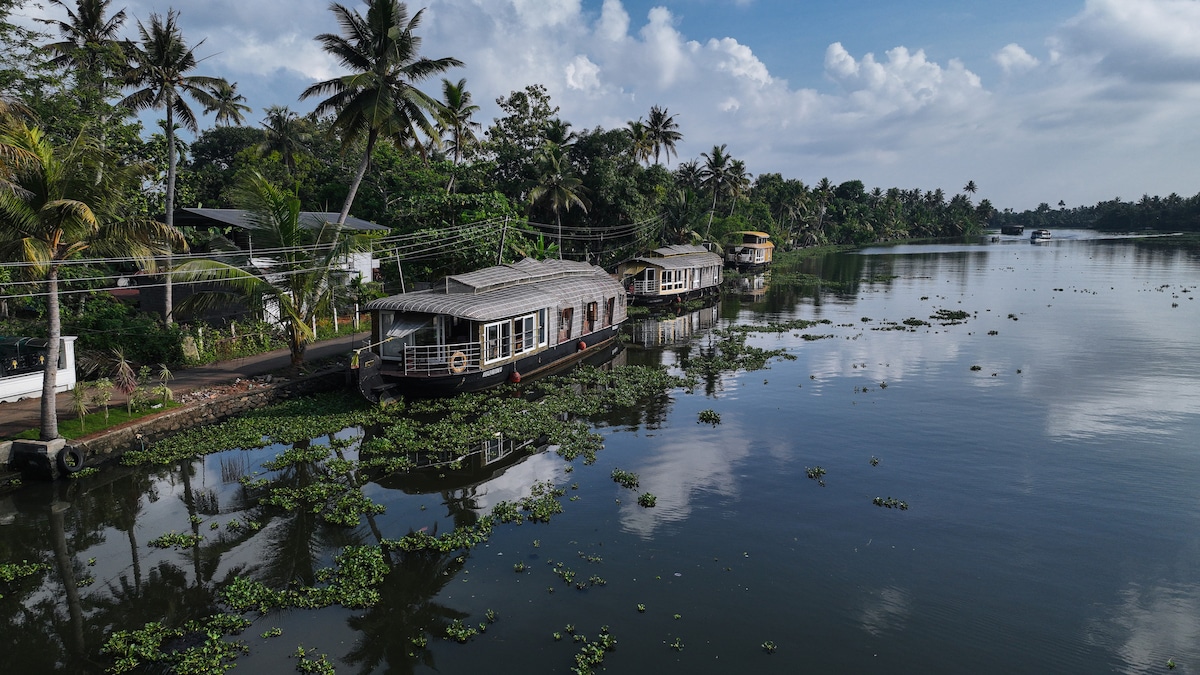 Alleppey的高级船屋（ Premium Houseboat at Alleppey ）