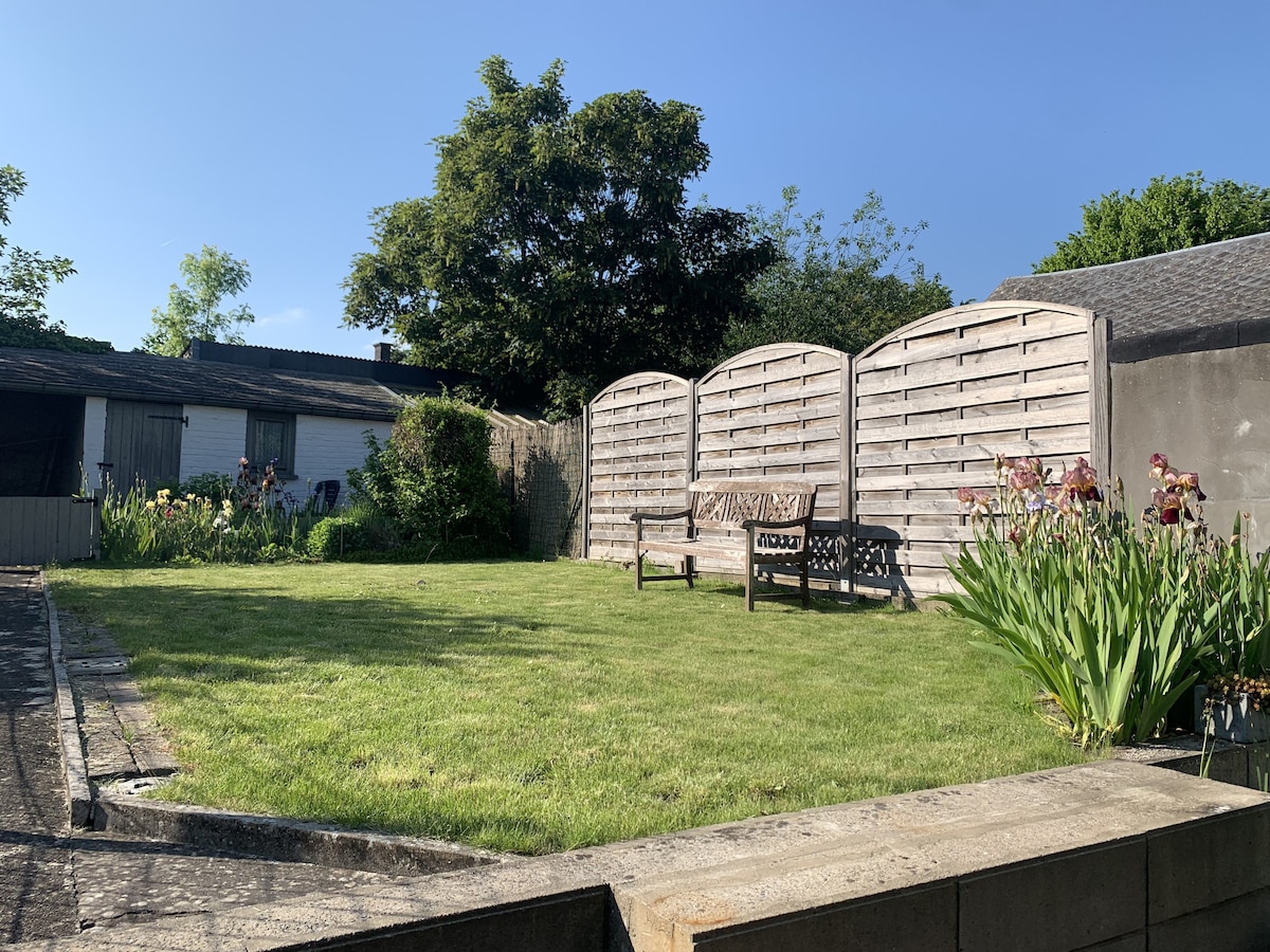 Maison cosy avec jardin,garage au coeur de ciney