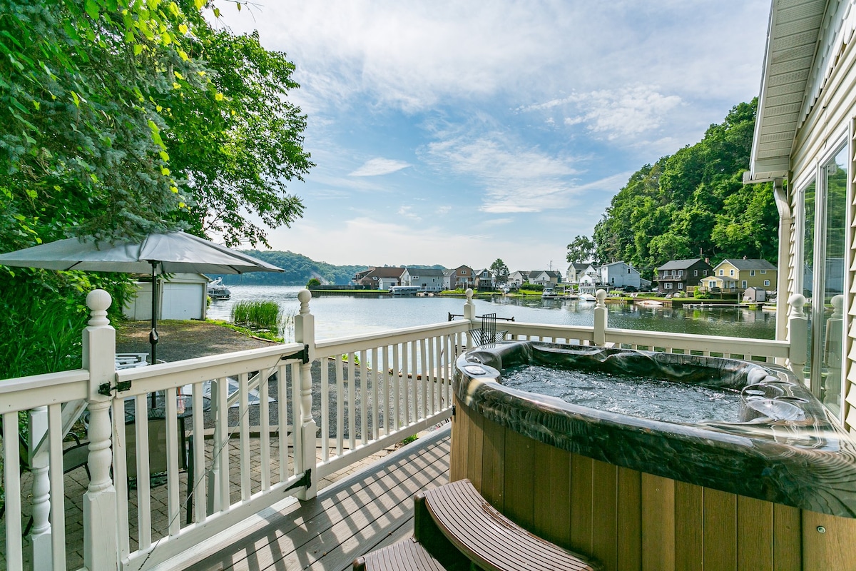 *Waterfront* Hot Tub on The Bay