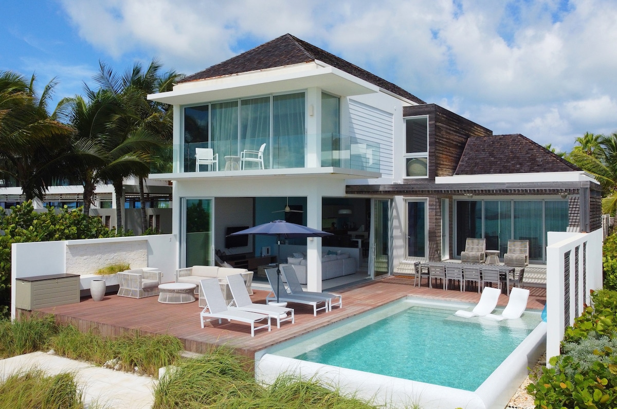 Villa Helios: Stunning beachfront villa +concierge