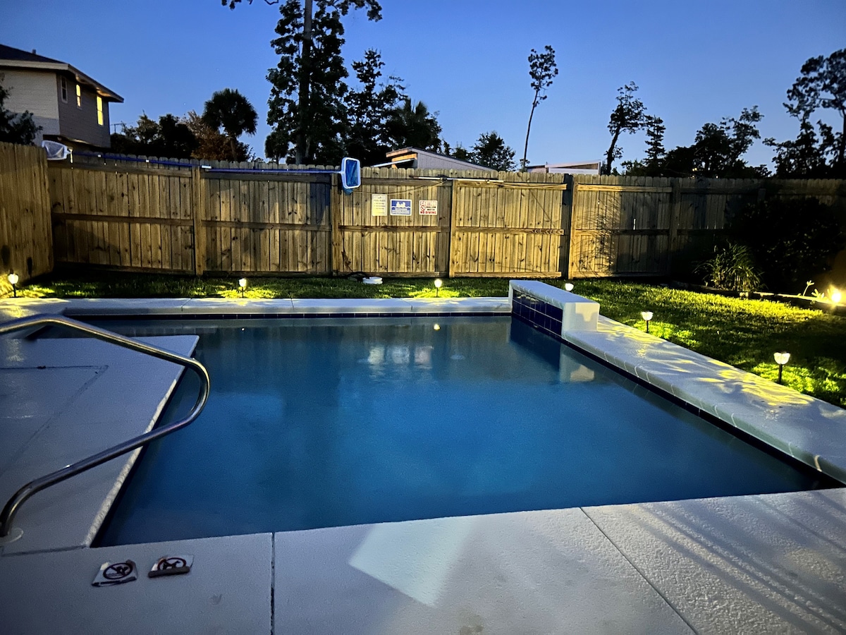 3Br Home with Private Pool -Short drive to beach