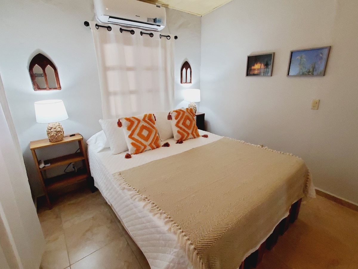 Casa Tropical- Private Home in Santa Catalina