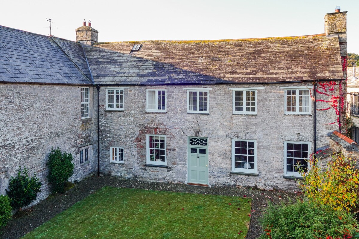 The West Wing, Trevadlock Manor (Sleeps 4)