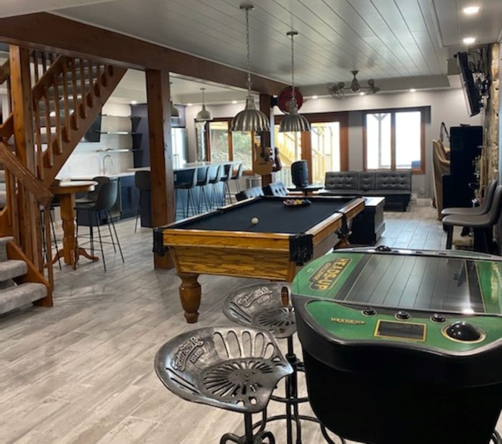 LIC 'D N.Y. LakeHouse HotTub-Gameroom-Pets-Lake Ont