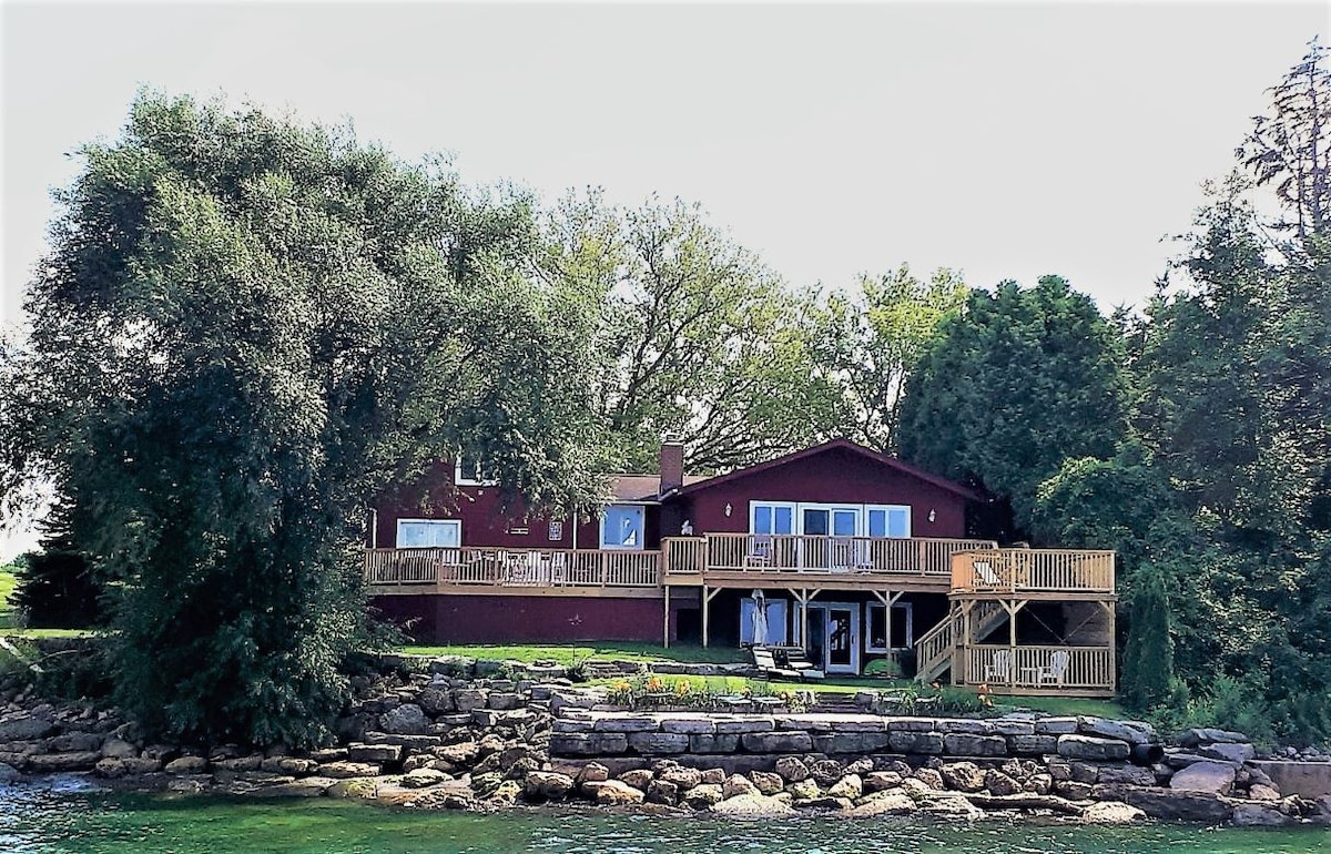 LIC 'D N.Y. LakeHouse HotTub-Gameroom-Pets-Lake Ont