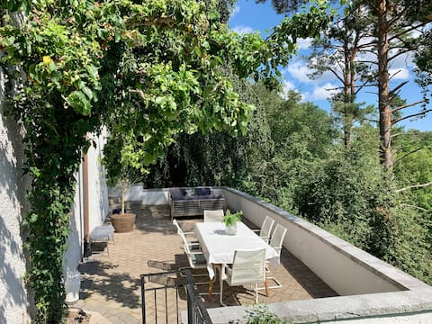 Villa i Saltsjöbaden med närhet till bad och nöjen