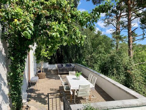 Villa i Saltsjöbaden med närhet till bad och nöjen