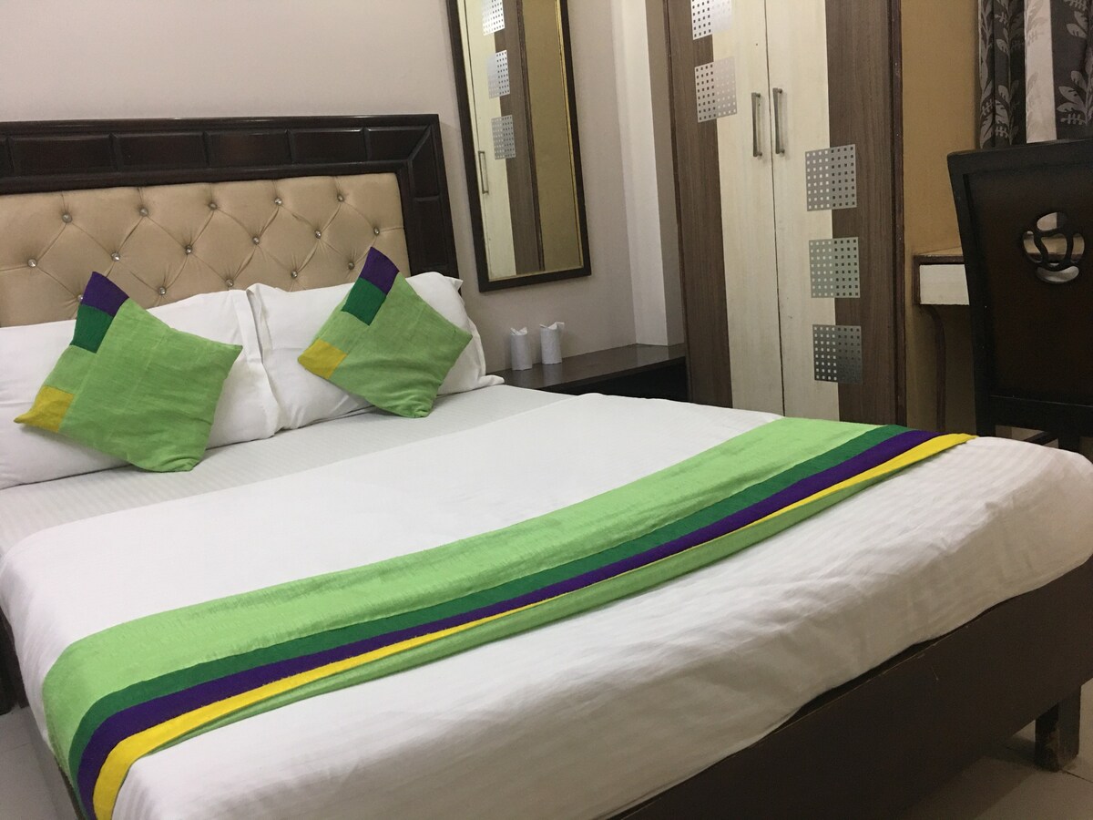 10 + hotel rooms in heart of karol bagh