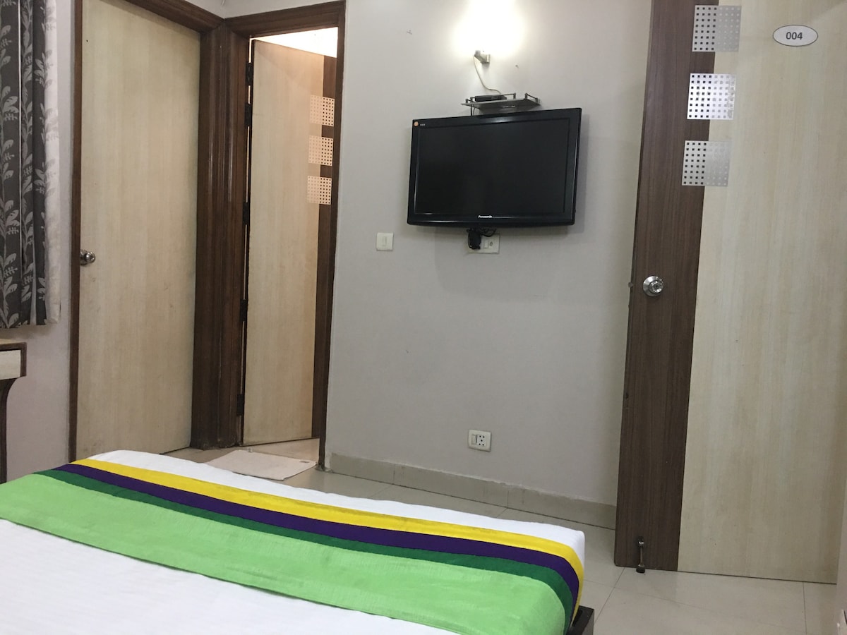 10 + hotel rooms in heart of karol bagh