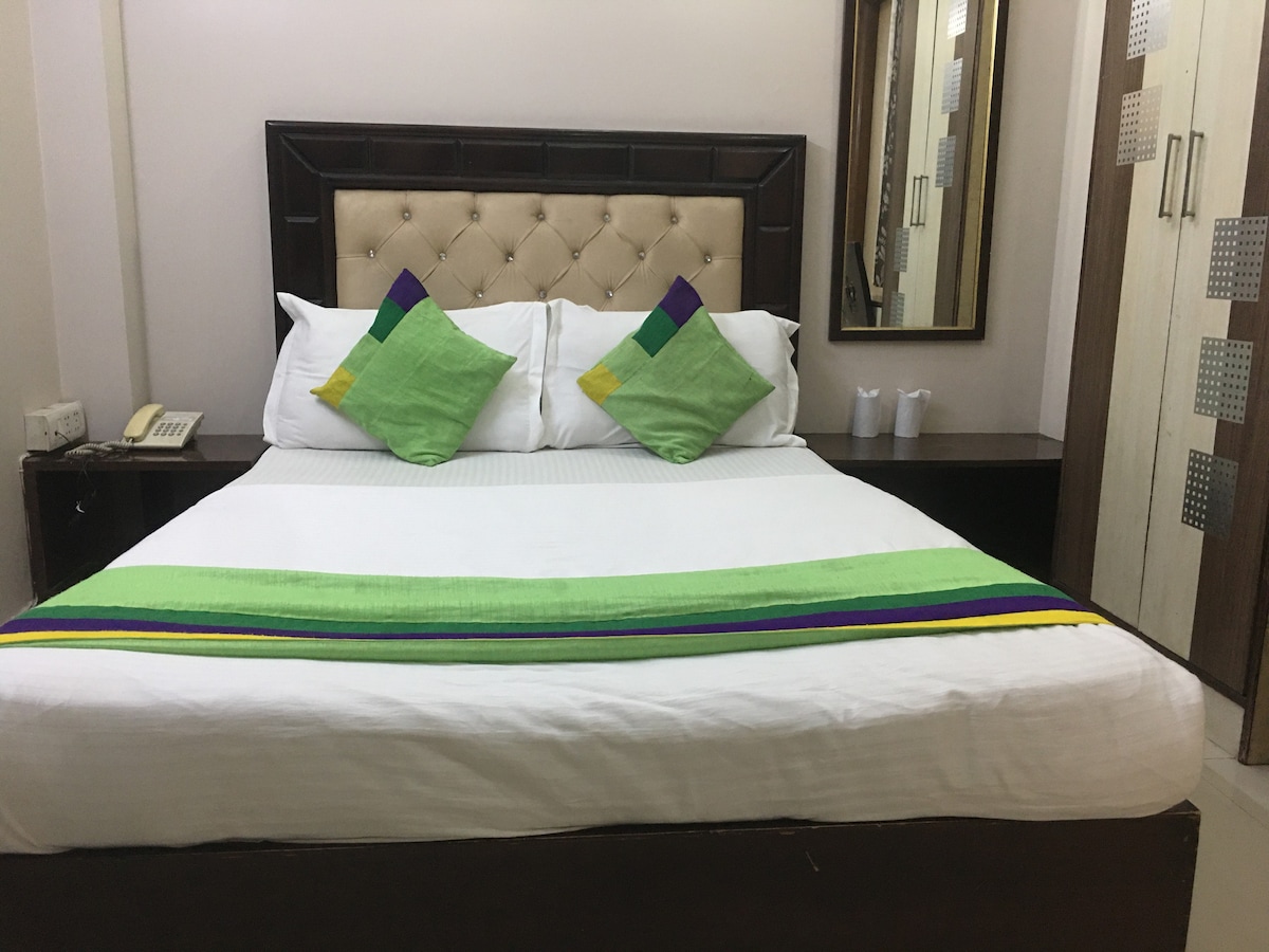 10 + hotel rooms in heart of karol bagh