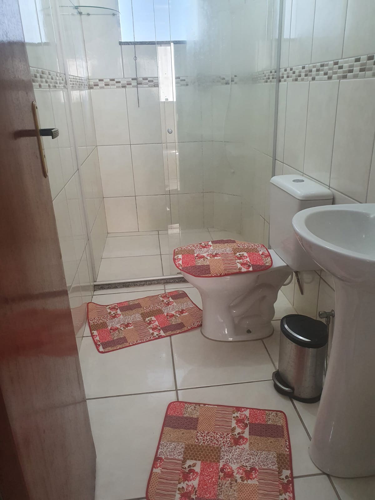 Quarto casal em Apto por 60,00/diária.