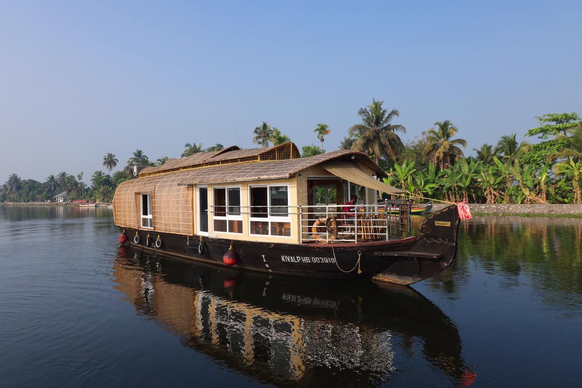 Alleppey的高级船屋（ Premium Houseboat at Alleppey ）