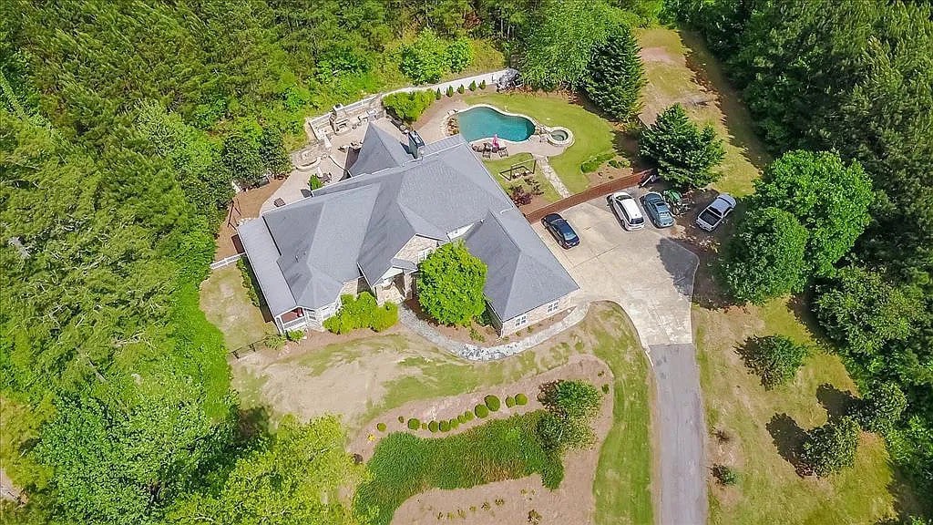 Idyllic farm setting plus pool!