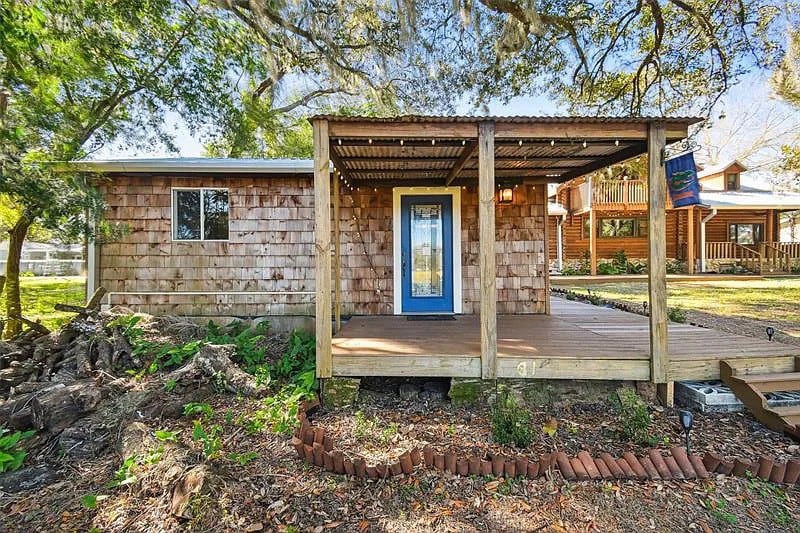 The Lakeside Cabin in South Lutz