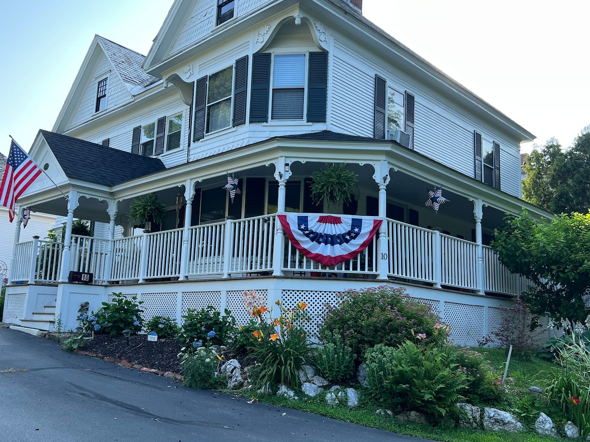 The Rooms at "Memoirs" in Historic Bellows Falls