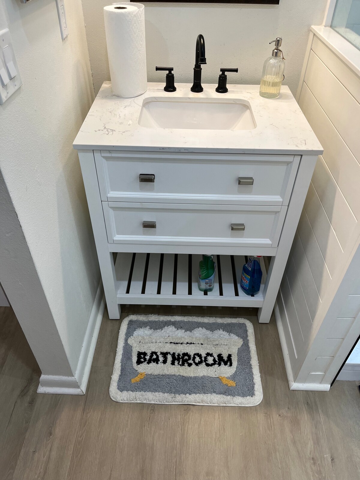 Private bath in a Spacious Master room