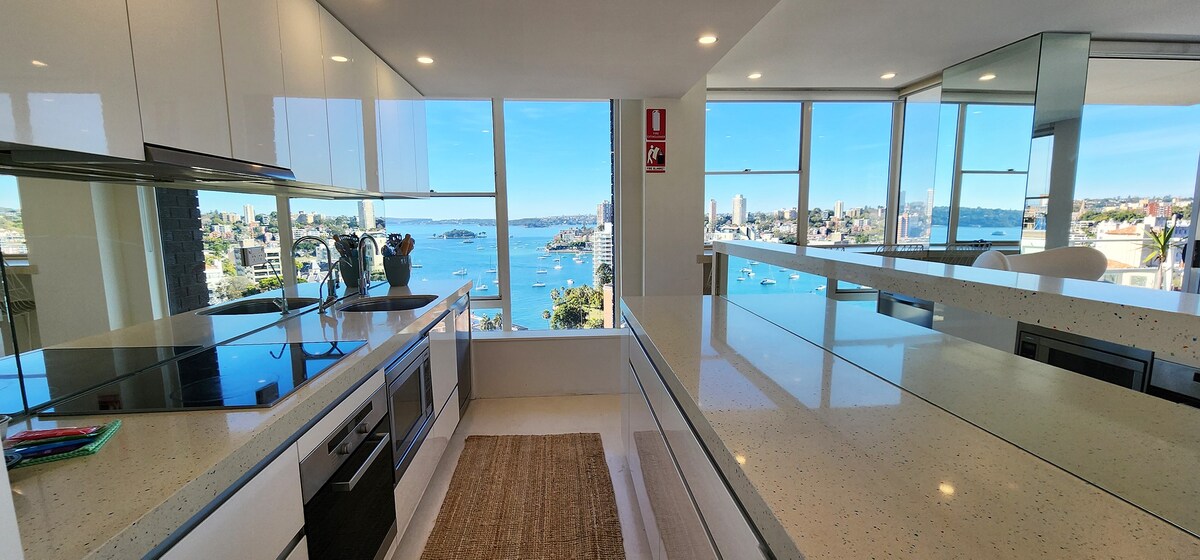 Expansive Harbour Views