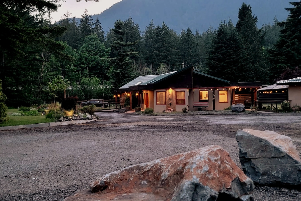 Peaceful Home With Mountain View