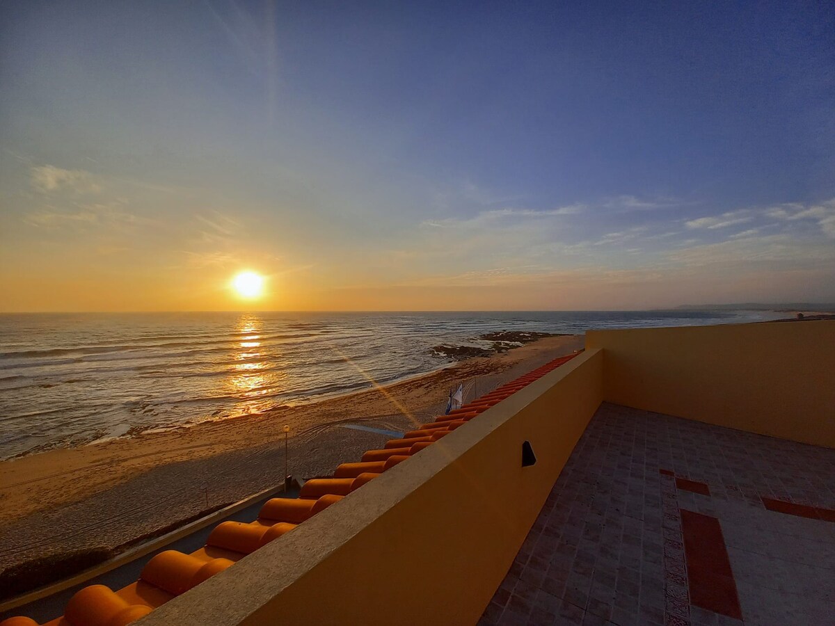 Sunset Beach Rooftop com Terraço sobre a Praia