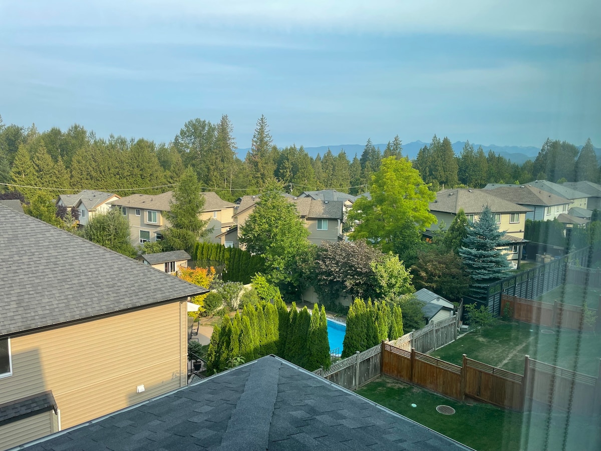 Modern Gateway Suite in Maple Ridge - BC