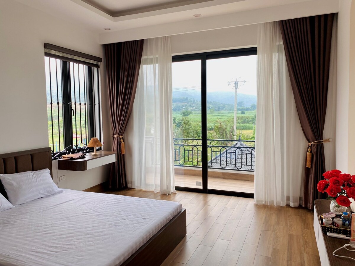 Villa 6 phòng ngủ view hồ >.<