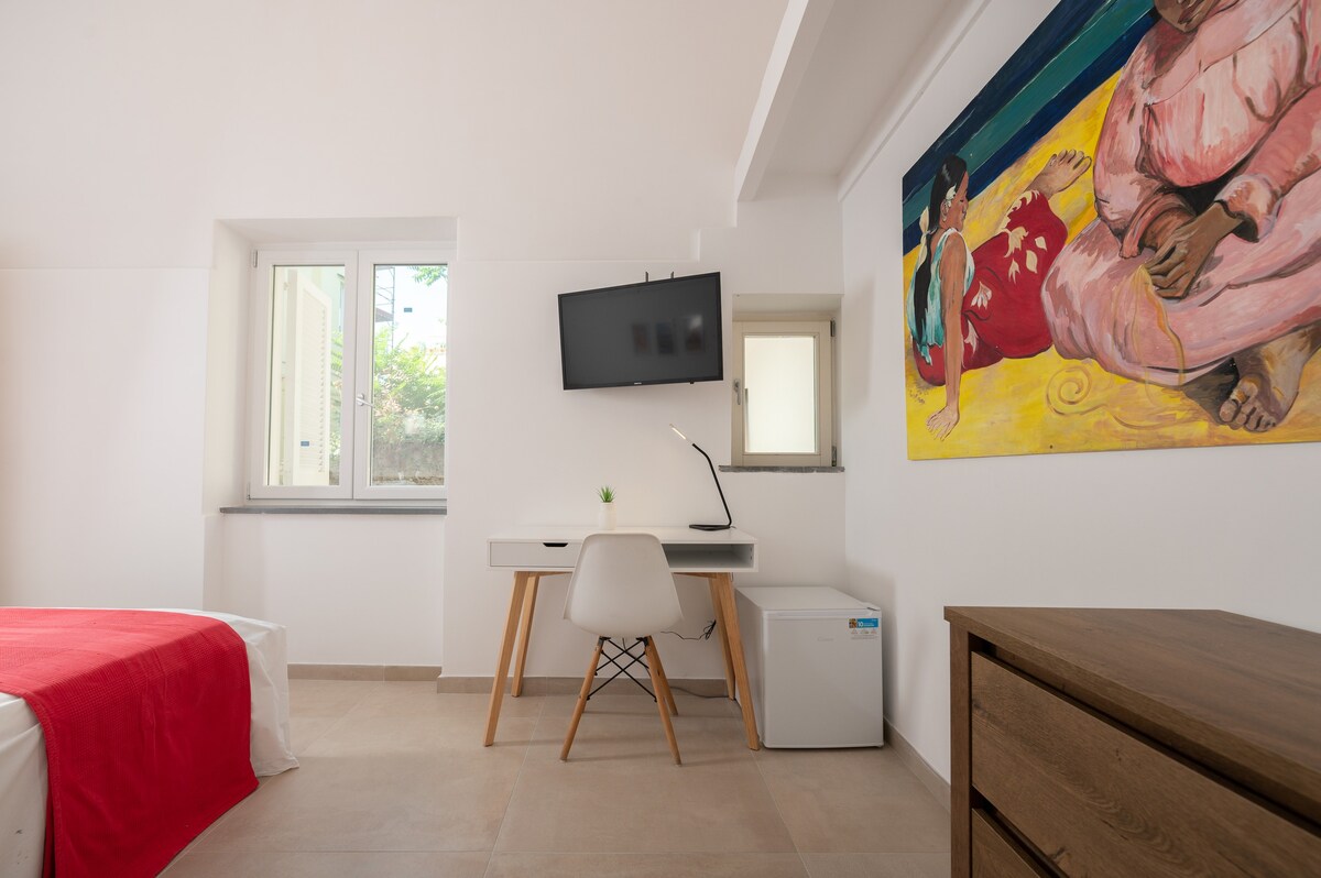 Gioia 13 - Economy Ground Floor with French Bed