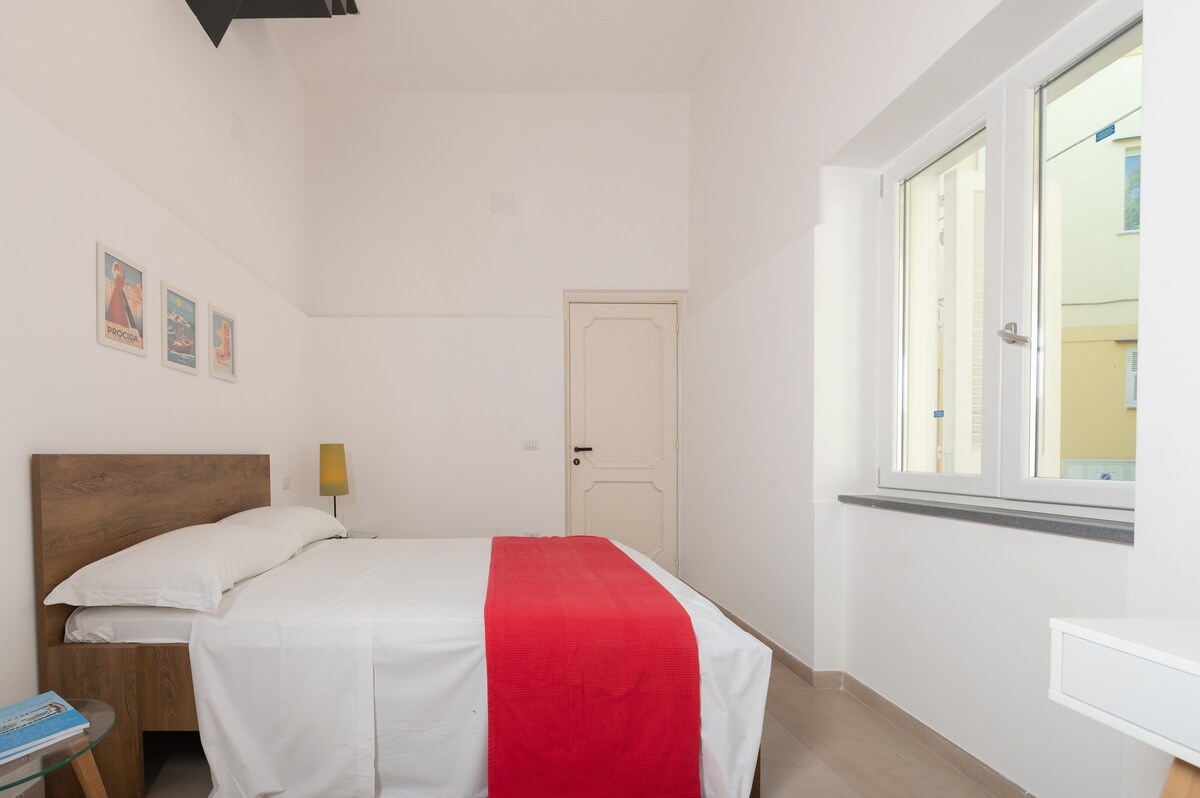 Gioia 13 - Economy Ground Floor with French Bed