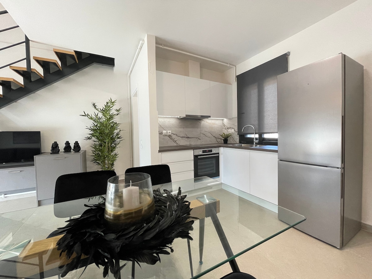 G1 - Stylish Maisonette near Marina Flisvos