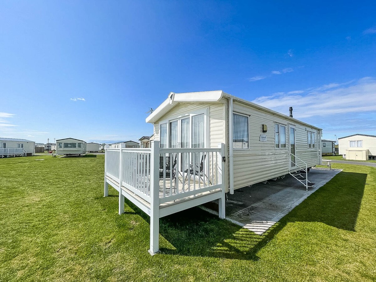 Caravan with decking at Sand Le Mere ref 71032TV