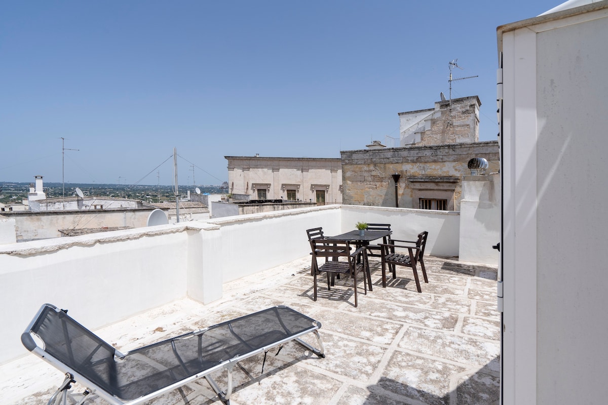 Vico II Apt with terrace a step from Piazza Roma