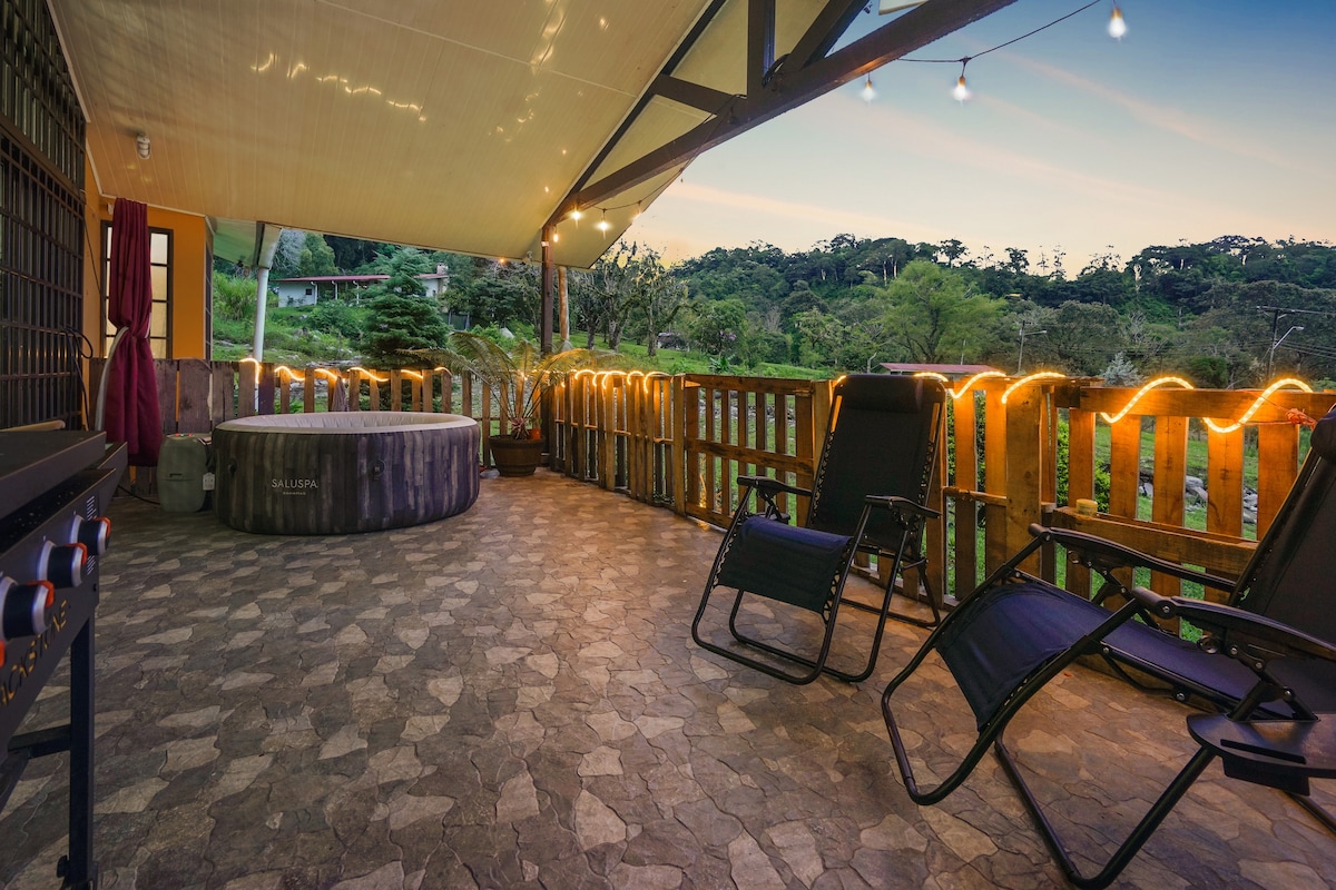 Spacious 3 bedroom house in Volcan cloud forest