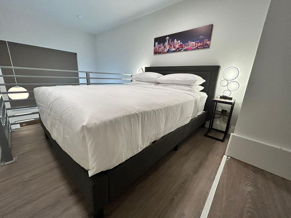 Top of 1st Hill Clean Modern-AC-King Bed