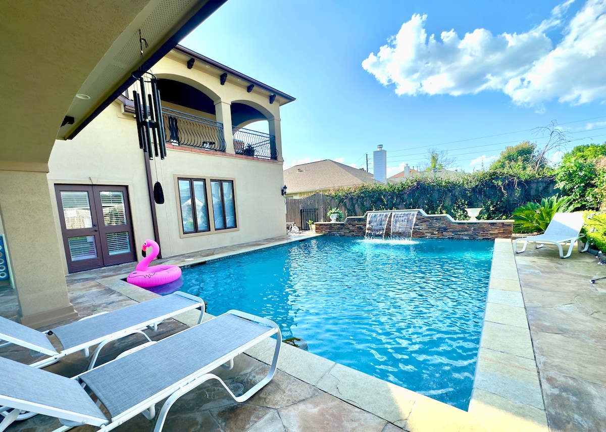 Luxury Oasis Heated Pool with game room