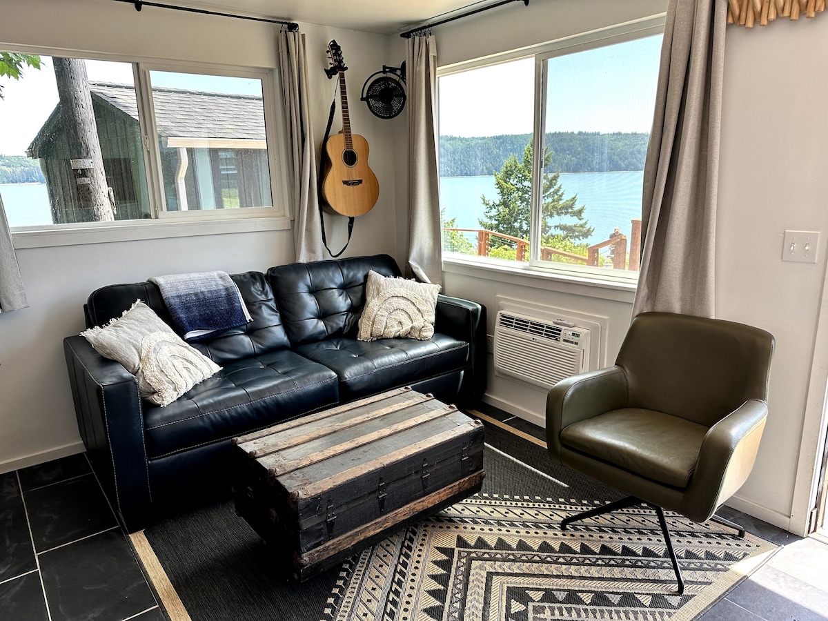 Hood Canal Water View Tiny Home ！