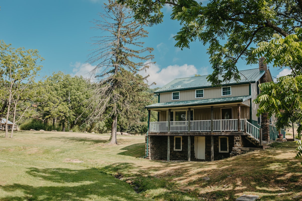 Farm Stay in Private Countryside with Koi Pond