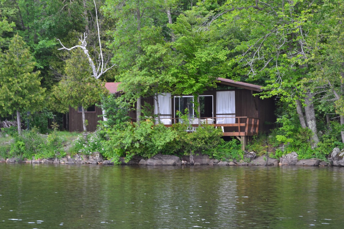 Rustic cottage on Otty Lake