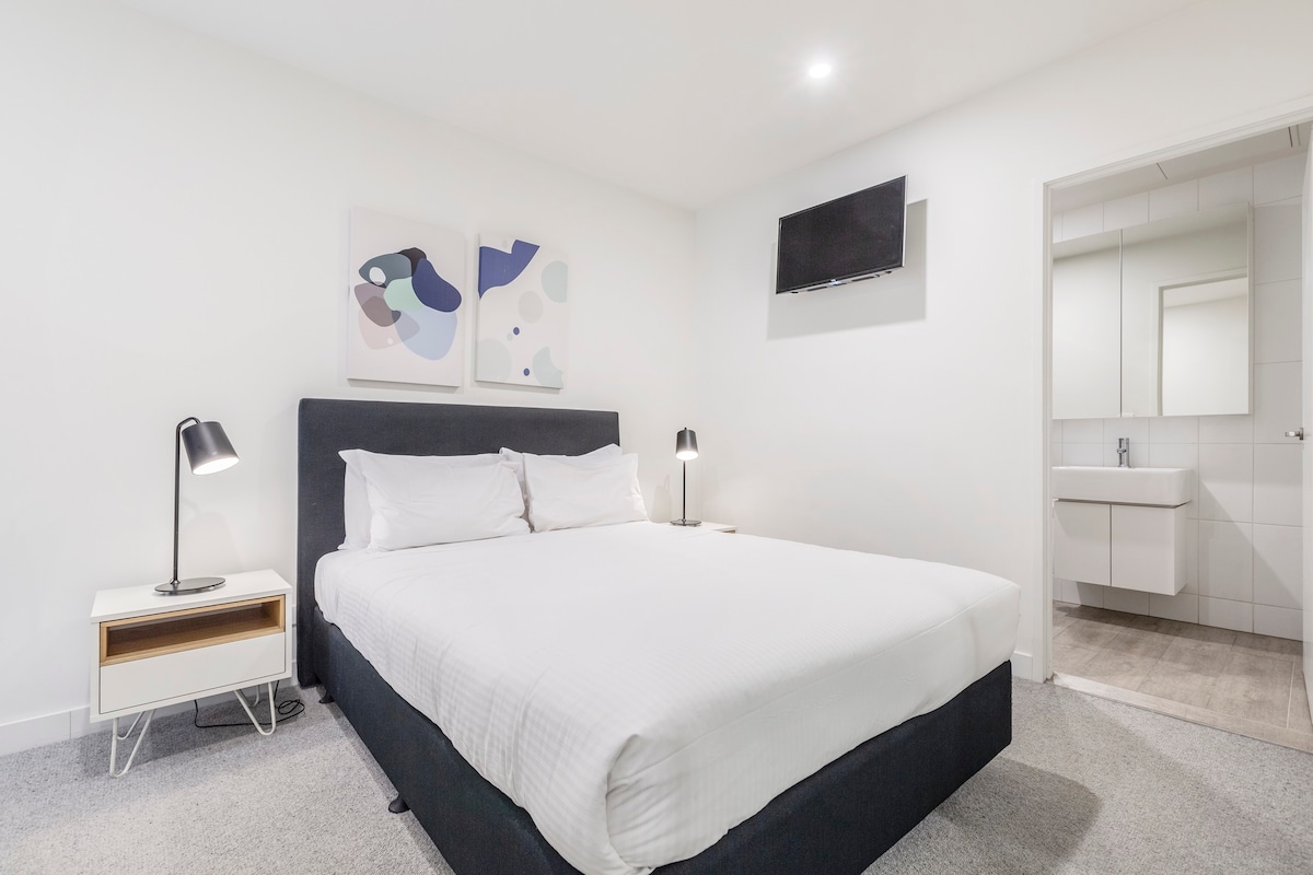 Executive Comfort Living Near La Trobe & RMIT Uni