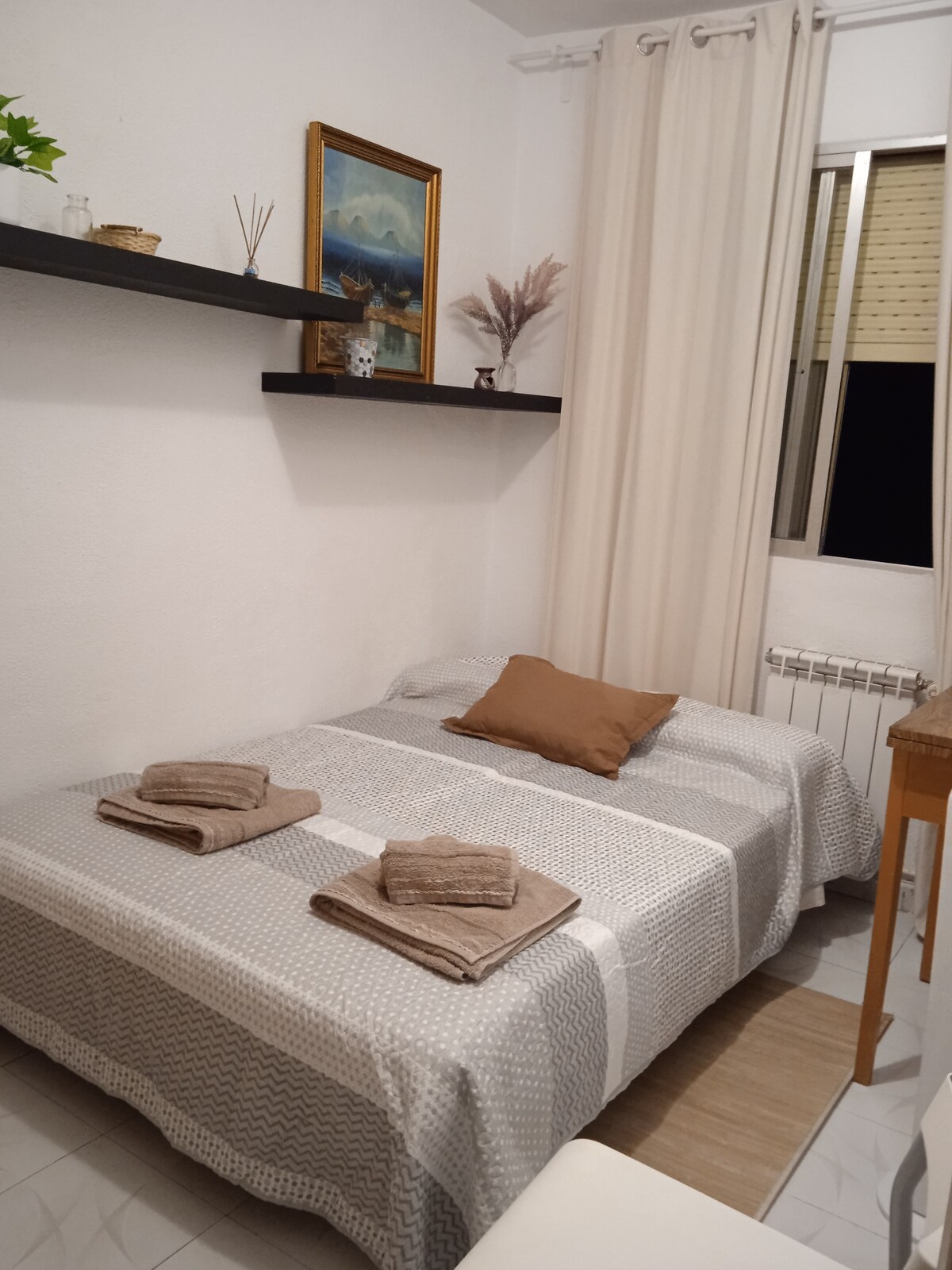 Habitación sencilla y confortable