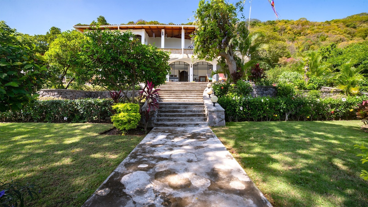 Mil Amores House, a Lagoon Paradise