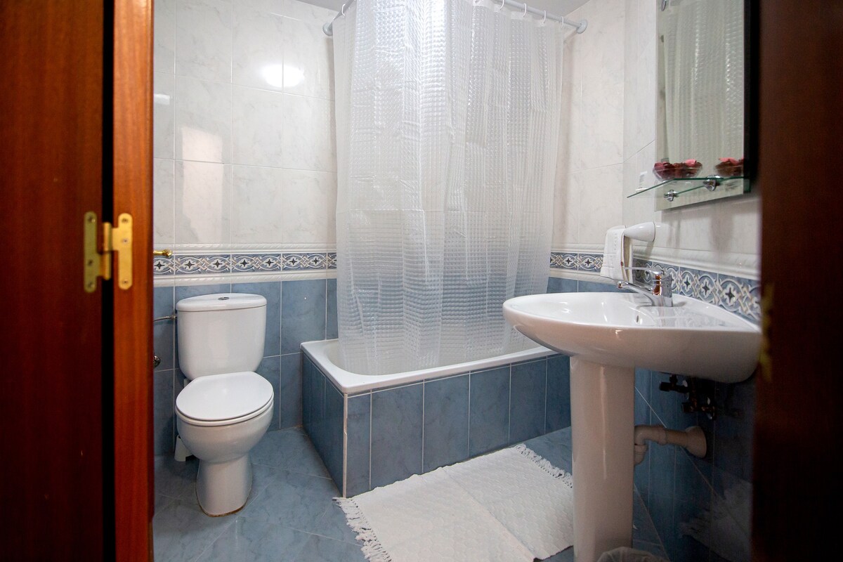 Yani's hospedaje twin room with shared bathroom
