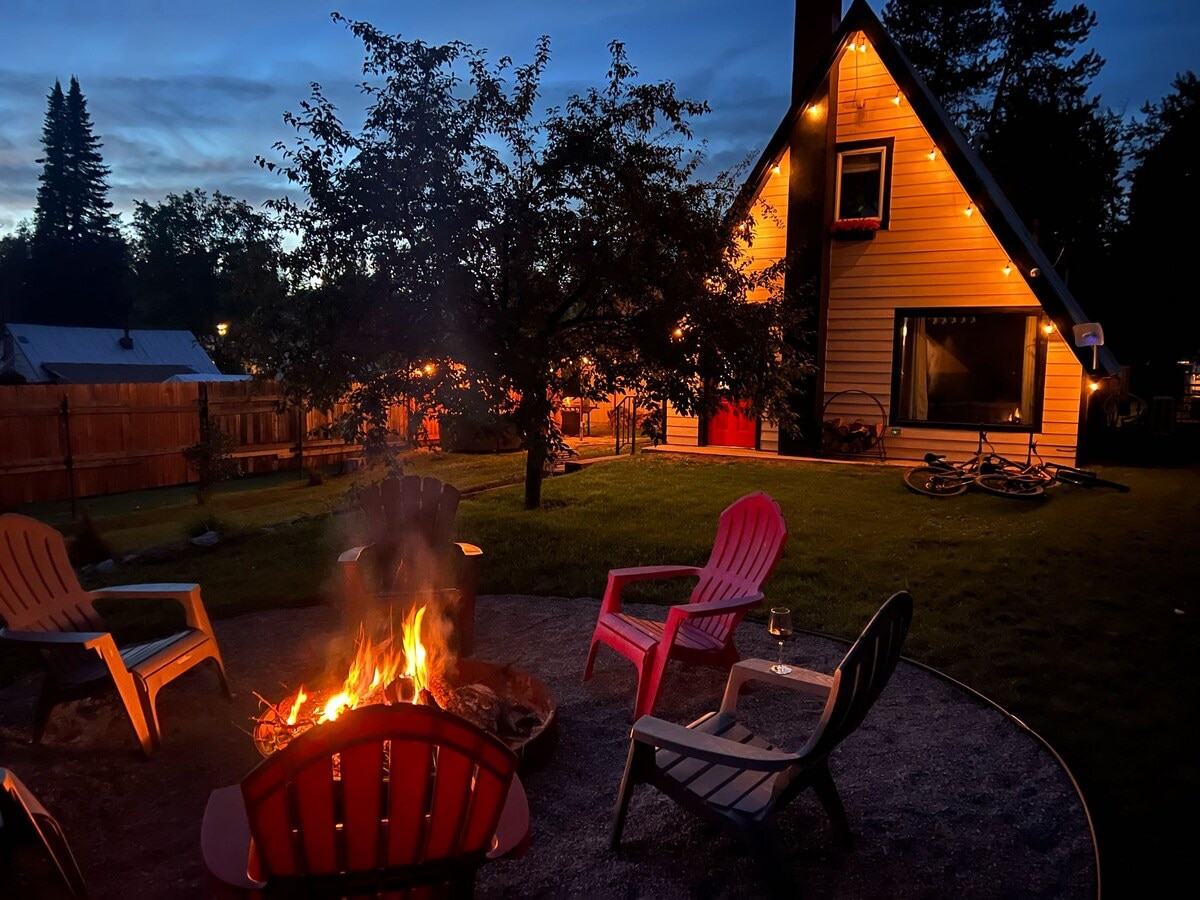 8 Mins to Glacier National Park A-Frame W Hot Tub