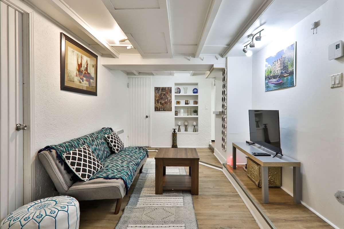 Cozy Apartment  / basement